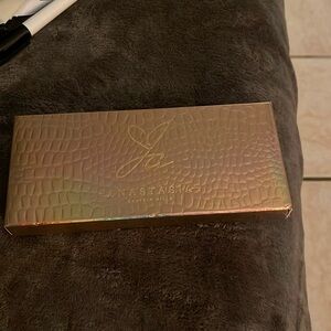 “ANASTASIA” Beverley Hills by Jackie Aina